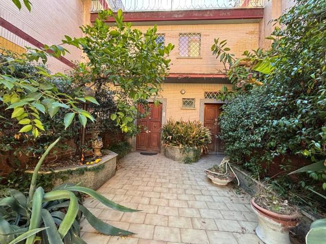 Villa in vendita a Roma RM