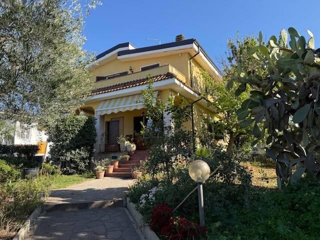 Villa in vendita a Roma RM