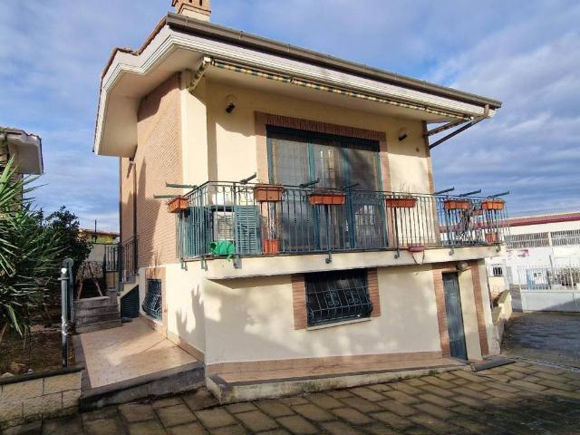 Villa in vendita a Roma RM