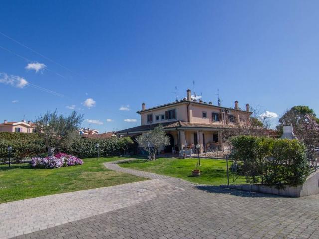 Villa in vendita a Roma RM