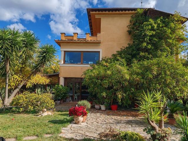 Villa in vendita a Roma RM