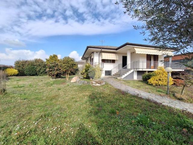 Villa in vendita a Romano Canavese TO