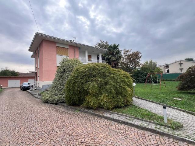Villa in vendita a Romano Canavese TO