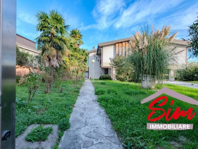 Villa in vendita a Romentino NO