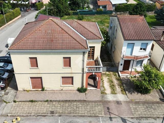 Villa in vendita a Ronco all'Adige VR