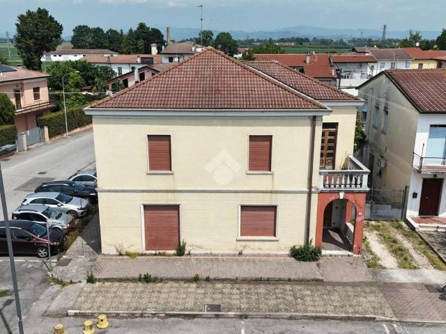 Villa in vendita a Ronco all'Adige VR