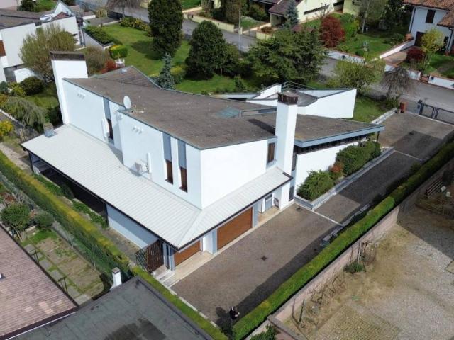 Villa in vendita a Roncoferraro MN
