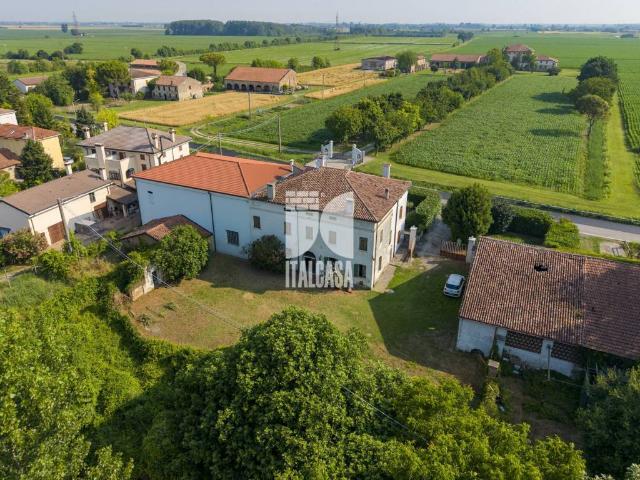Villa in vendita a Roncoferraro MN
