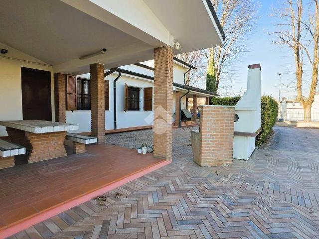 Villa in vendita a Roncoferraro MN