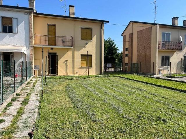 Villa in vendita a Roncoferraro MN
