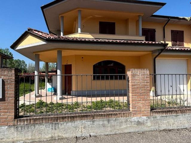 Villa in vendita a Roncaro PV