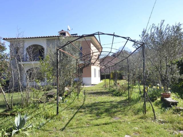 Villa in vendita a Ronciglione VT