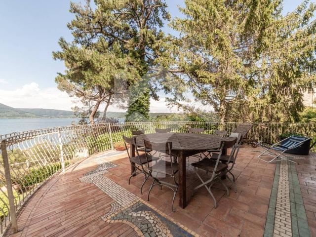 Villa in vendita a Ronciglione VT
