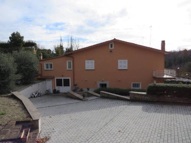 Villa in vendita a Ronciglione VT