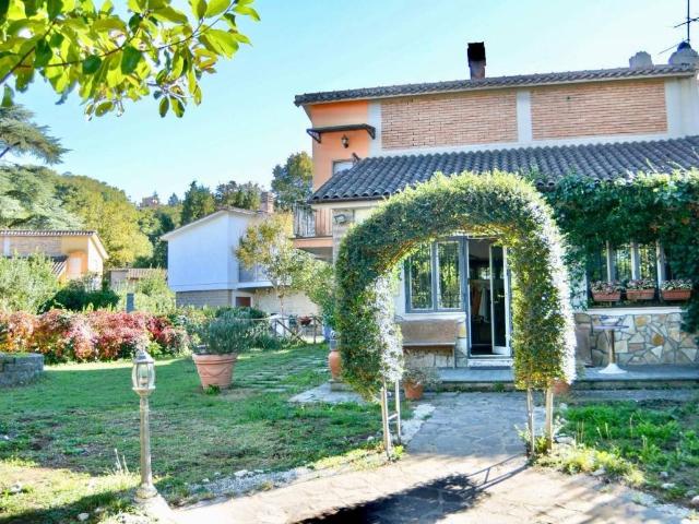 Villa in vendita a Ronciglione VT