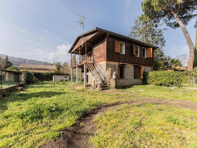 Villa in vendita a Ronciglione VT