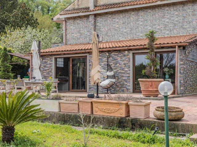 Villa in vendita a Ronciglione VT