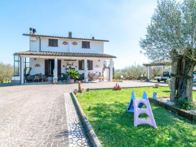 Villa in vendita a Ronciglione VT