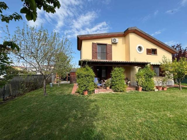 Villa in vendita a Rosciano PE