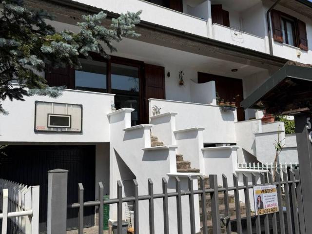 Villa in vendita a Rosate MI