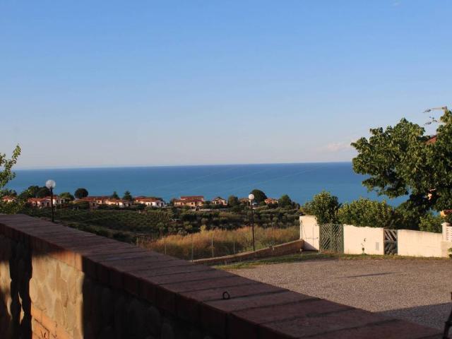 Villa in vendita a Roseto Capo Spulico CS