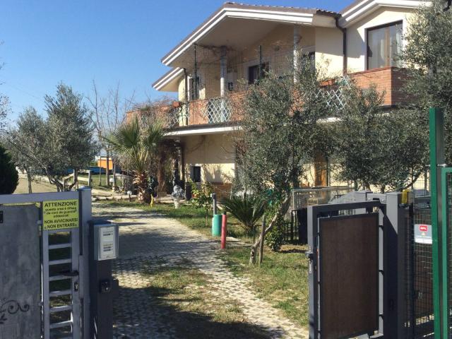 Villa in vendita a Roseto degli Abruzzi, Cologna Paese