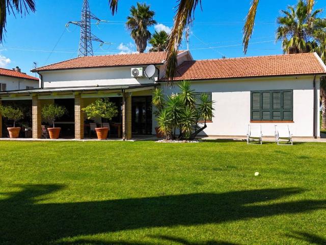 Villa in vendita a Roseto degli Abruzzi TE