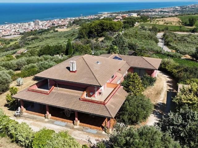 Villa in vendita a Roseto degli Abruzzi TE