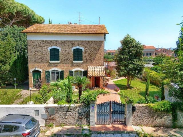 Villa in vendita a Rosignano Marittimo LI