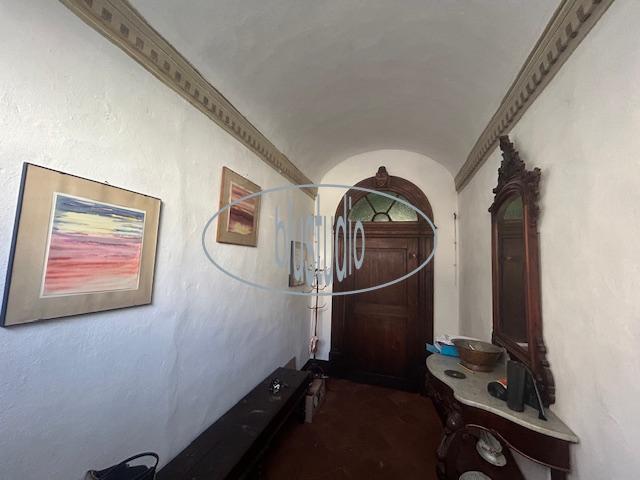 VILLA in VENDITA a RADDA IN CHIANTI CENTRO di 27 vani