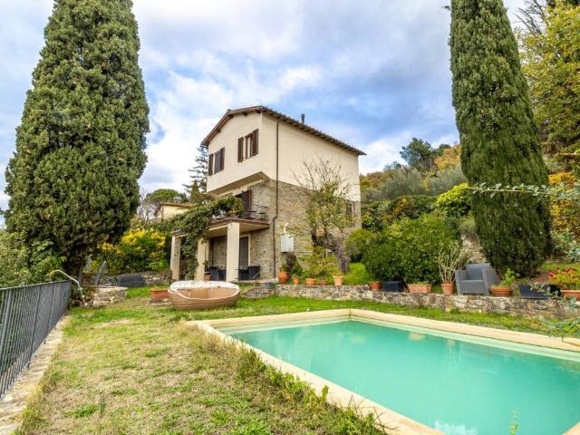 Villa in vendita a Radda in Chianti SI