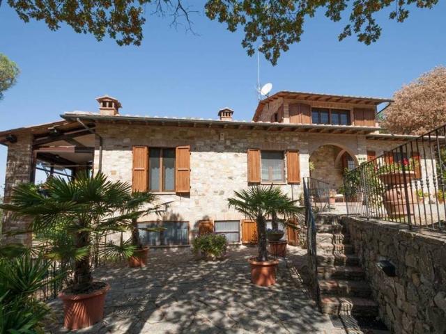 Villa in vendita a Radda in Chianti SI