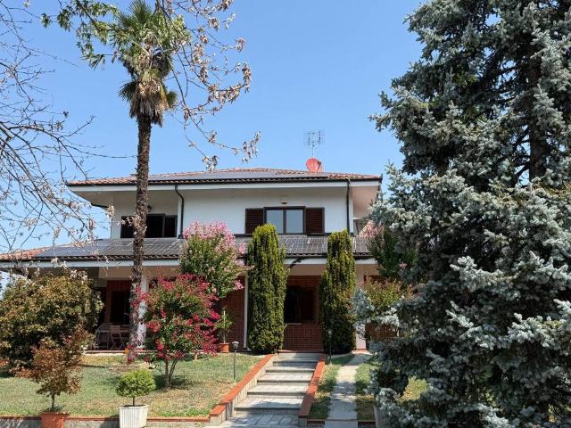 Villa in vendita a Revello CN