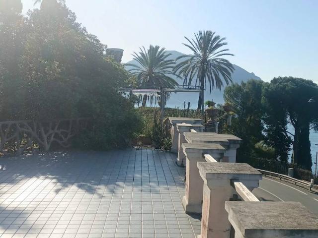 Villa in vendita a Recco GE