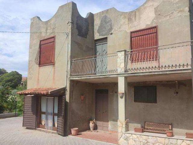 Villa in vendita a Regalbuto EN
