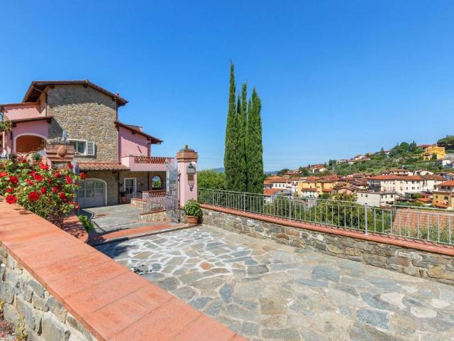 Villa in vendita a Reggello FI