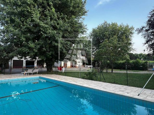 Villa in vendita a Reggio Emilia RE