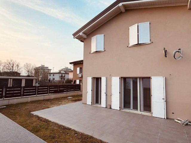 Villa in vendita a Reggiolo RE