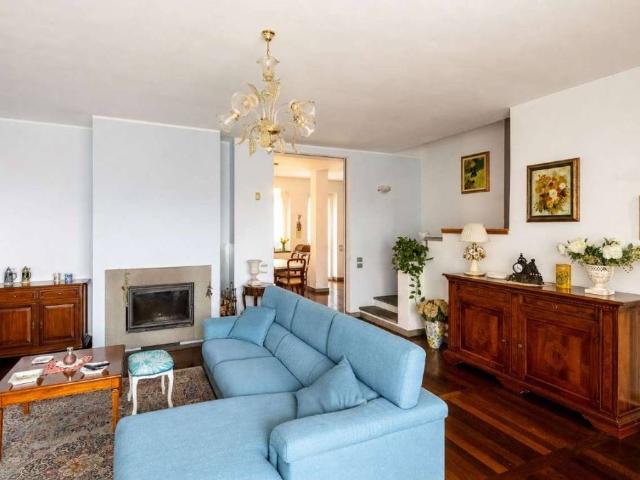 Villa in vendita a Renate MB