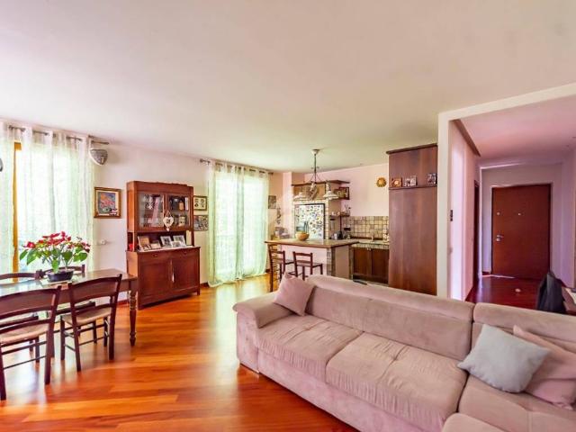 Villa in vendita a Rescaldina MI