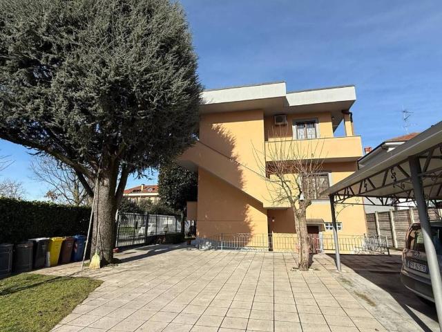 Villa in vendita a Rho MI