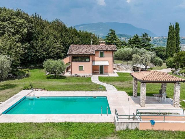 Villa in vendita a Riva del Garda TN