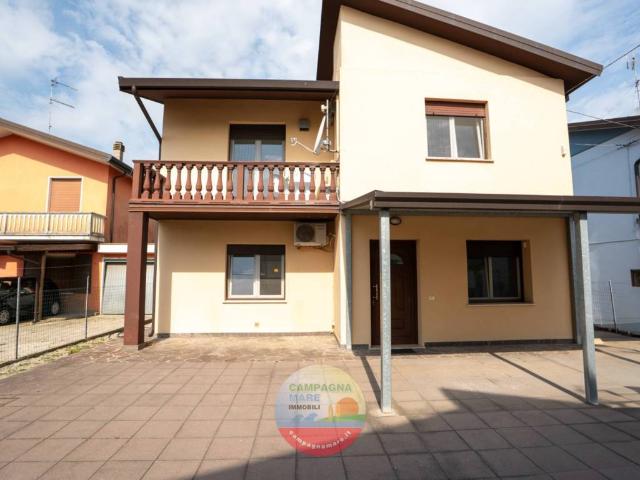 Villa in vendita a Riva del Po FE