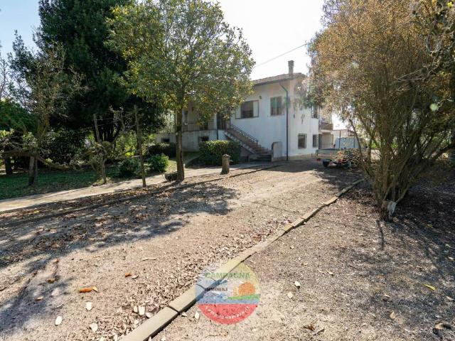 Villa in vendita a Riva del Po FE