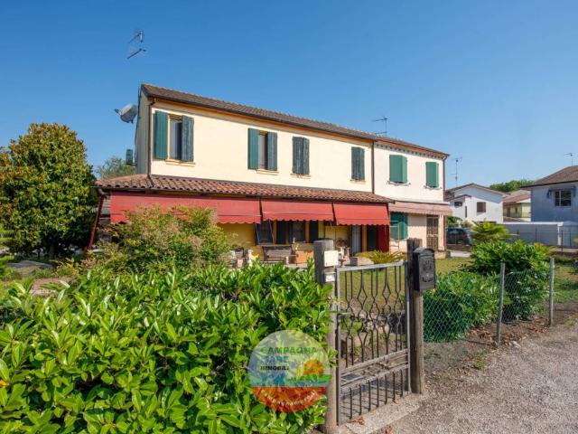 Villa in vendita a Riva del Po FE