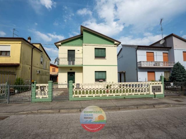 Villa in vendita a Riva del Po FE