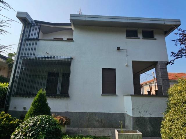 Villa in vendita a Rivarolo Canavese TO