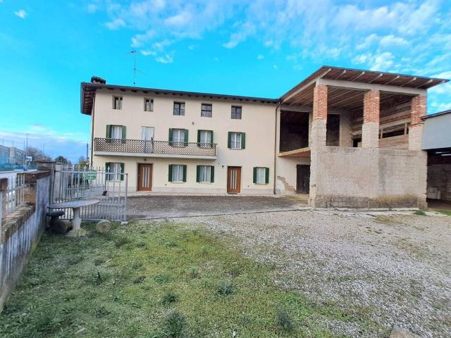 Villa in vendita a Rivignano Teor UD