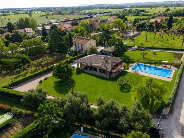 Villa in vendita a Rimini RN