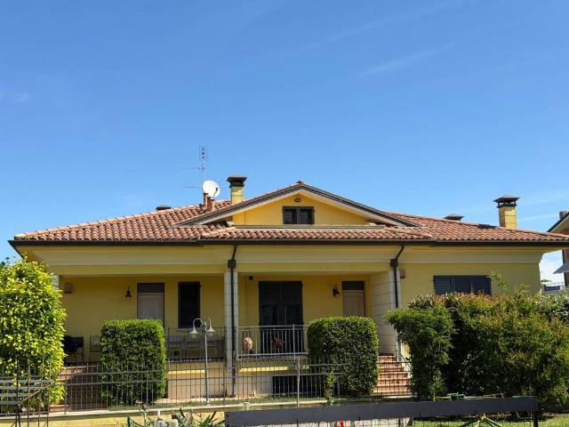 Villa in vendita a Rimini RN